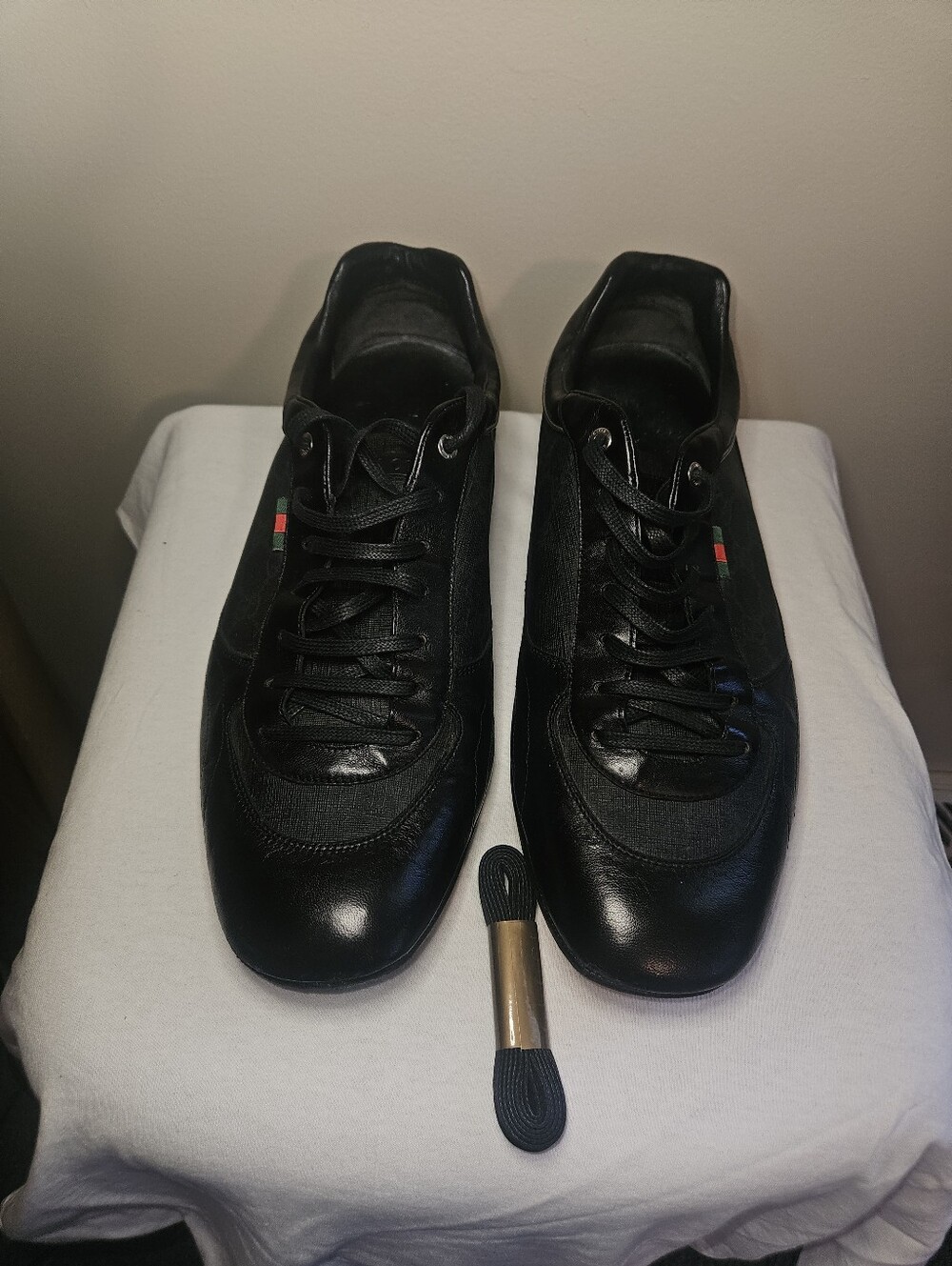 Gucci Black Low-Top Sneakers with Red & Green Web Detail